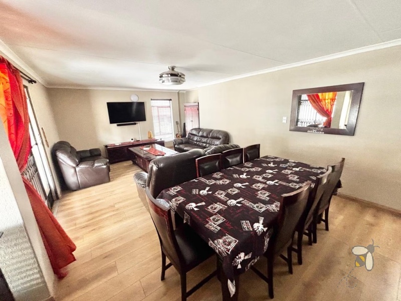 Noordrand, 5 bedroom house for sale, move-in ready, solar power, JoJo tanks, swimming pool, built-in braai, caravan carport, 1 bedroom flat, prepaid meter, security, workshop.