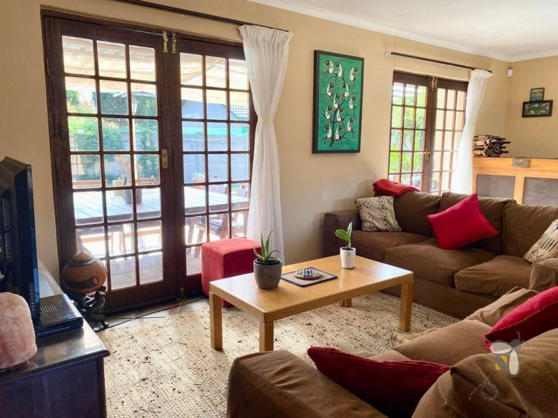Secunda, 3 bedroom house for sale, good location, near schools, shopping centre, open plan living, granite tops, ELBA stove, fireplace, sparkling pool, built-in braai, double garage.