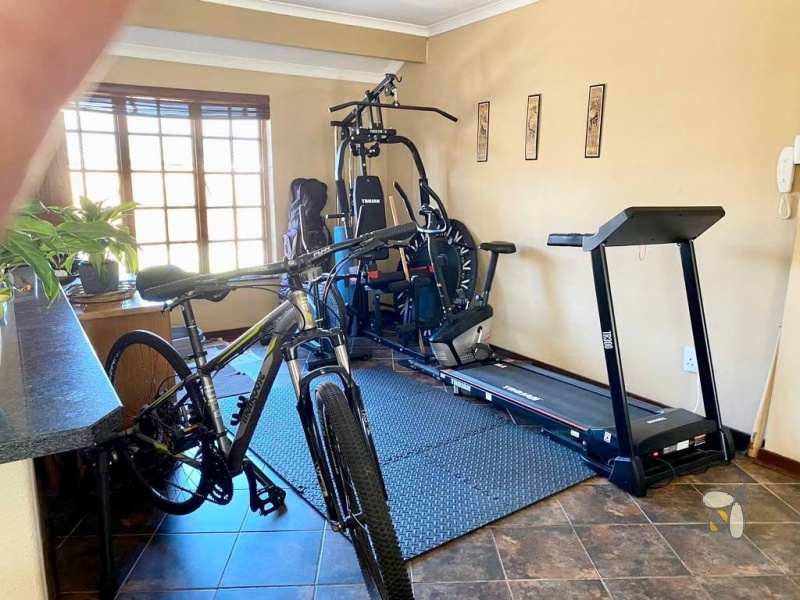 Secunda, 3 bedroom house for sale, good location, near schools, shopping centre, open plan living, granite tops, ELBA stove, fireplace, sparkling pool, built-in braai, double garage.