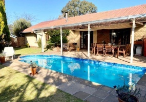 Secunda, 3 bedroom house for sale, good location, near schools, shopping centre, open plan living, granite tops, ELBA stove, fireplace, sparkling pool, built-in braai, double garage.