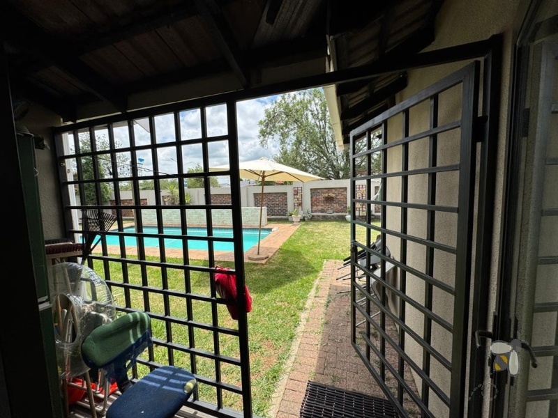 Secunda, 4 bedroom house for sale, central location, three living areas, swimming pool, lapa, built-in braai, single garage, double carport, family home, close to schools.