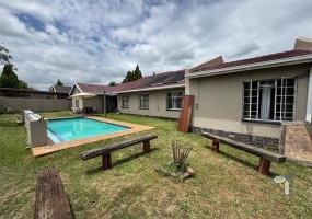 Secunda, 4 bedroom house for sale, central location, three living areas, swimming pool, lapa, built-in braai, single garage, double carport, family home, close to schools.