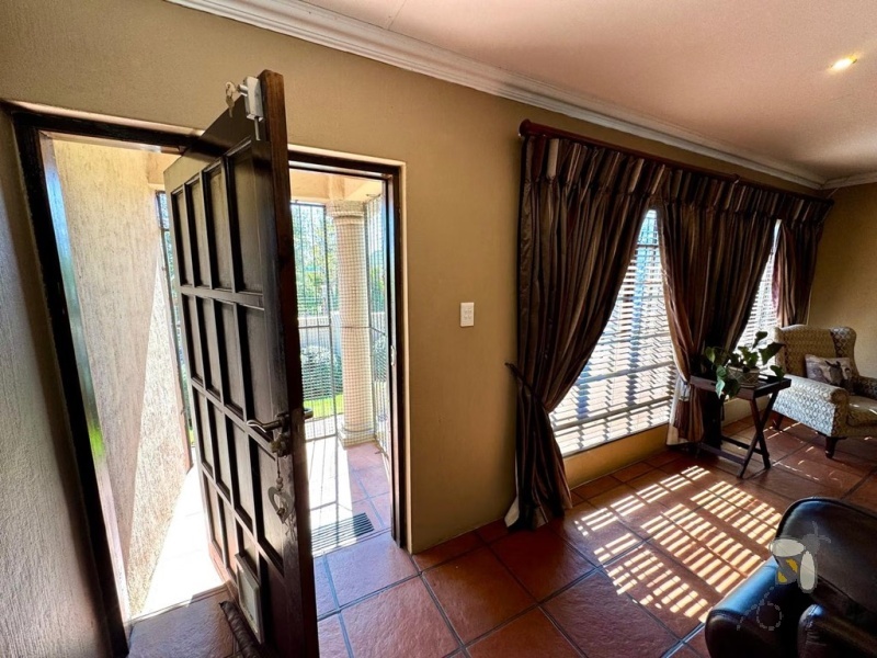 Secunda, Tuscan style home, 3 bedroom house for sale, indoor braai, fireplace, SMEG stove, granite countertops, jet bath, jacuzzi, double garage, scullery, private garden.