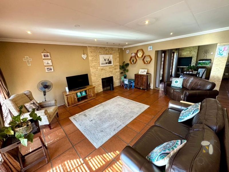 Secunda, Tuscan style home, 3 bedroom house for sale, indoor braai, fireplace, SMEG stove, granite countertops, jet bath, jacuzzi, double garage, scullery, private garden.