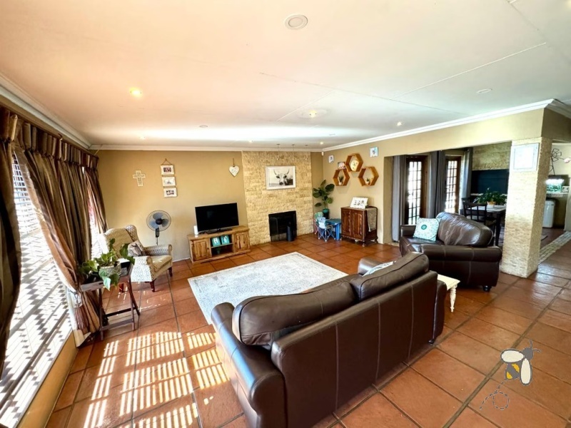 Secunda, Tuscan style home, 3 bedroom house for sale, indoor braai, fireplace, SMEG stove, granite countertops, jet bath, jacuzzi, double garage, scullery, private garden.