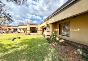 Secunda, 5 bedroom house for sale, two flats, rental income, investor property, dual entrances, indoor braai, renovated kitchen, JoJo tank, central location, extended family.