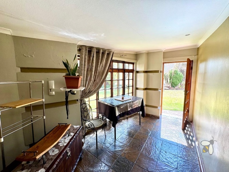 Secunda, 5 bedroom house for sale, two flats, rental income, investor property, dual entrances, indoor braai, renovated kitchen, JoJo tank, central location, extended family.