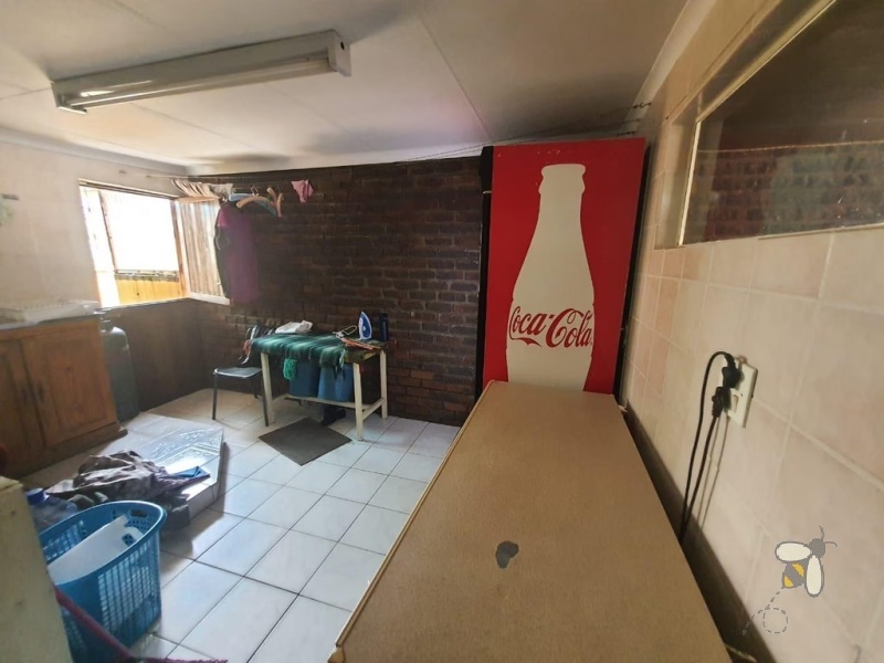 Standerton Central, 5 bedroom house for sale, entertainer\'s home, custom bar, swimming pool, open plan living, gas stove, caravan garage, walking distance to CBD, fireplace, secure entrance.