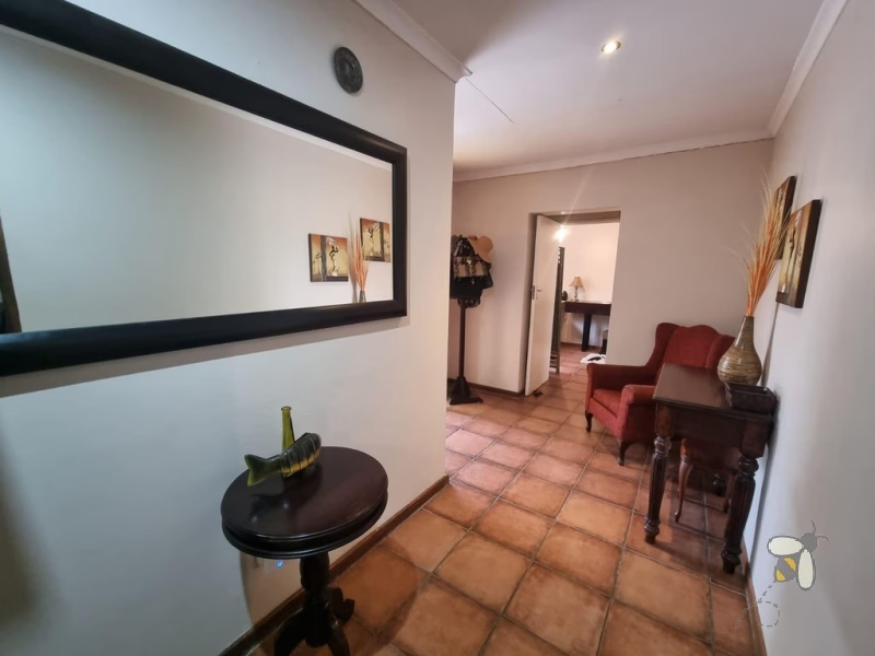 Secunda, big family house, dream entertainment area, enormous yard, solar system, water tanks, modern kitchen, gas hob, corner bath, greenhouse, automated garage, move-in ready.