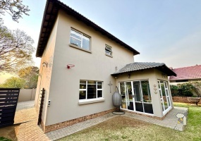 Secunda, modern home, low maintenance, 3 bedroom house for sale, Caesarstone, ELBA gas hob, pajama lounge, boma, JoJo tank, double garage, lock-up-and-go.