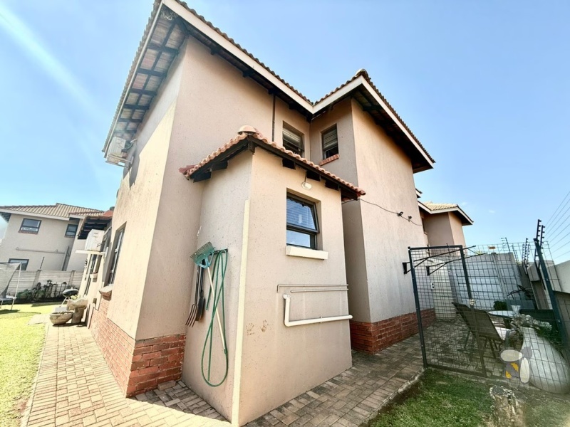Secunda Central, double-storey home, 3 bedroom house for sale, indoor braai, granite countertops, gas stove, JoJo tank, high security, CCTV, wide staircase, modern living.