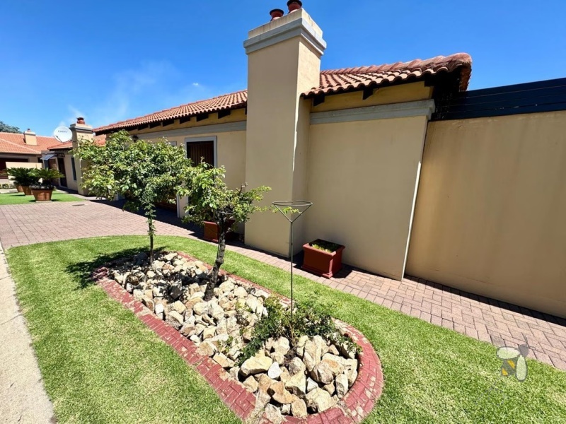 Secunda complex, modern living, 3 bedroom house for sale, solar inverter system, JoJo water tank, granite countertops, enclosed patio, scullery, double garage, sought-after location.