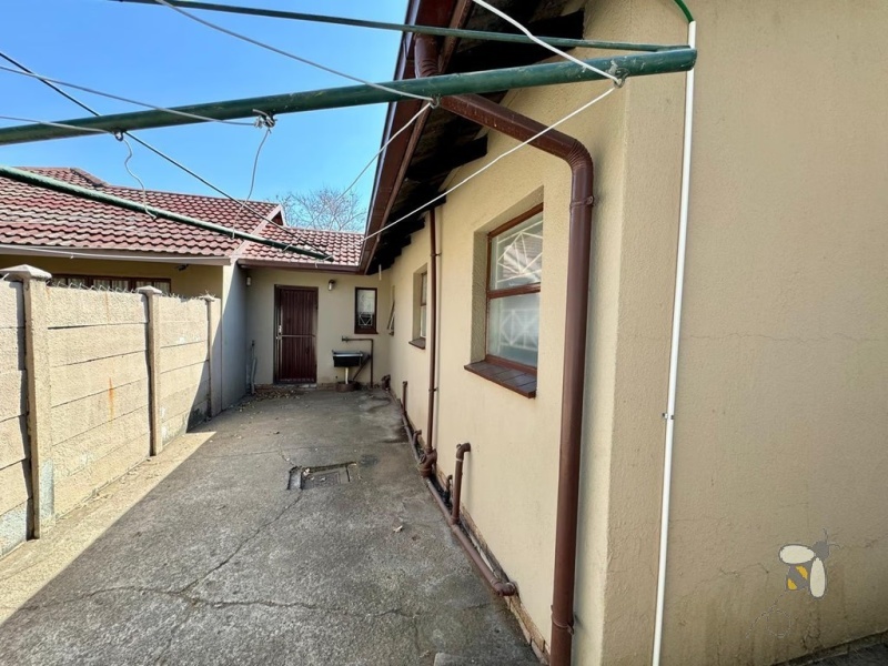 Secunda Central, 6 bedroom house for sale, two houses, dual living, investment property, rental income, corner stand, private yard, sunlit braai area, versatility.