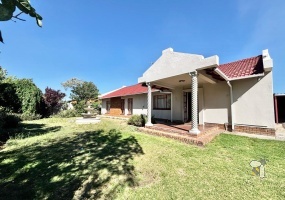 Secunda, 4 bedroom family home, open plan living, double garage, double carport, spacious yard, outside room, staff accommodation, versatile home.