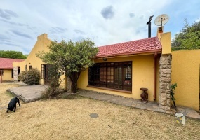Secunda, 3 bedroom house for sale, 1 bedroom flat, rental income, self-contained flat, solid oak kitchen, granite countertops, Jetmaster fireplace, built-in braai, tandem garage.