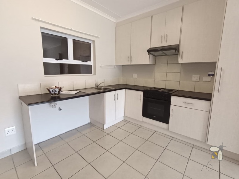Island View Mossel Bay, Olive Ridge, 2 bedroom apartment for sale, first floor apartment, enclosed braai, lock-up garage, pet friendly, fibre ready, investment property.