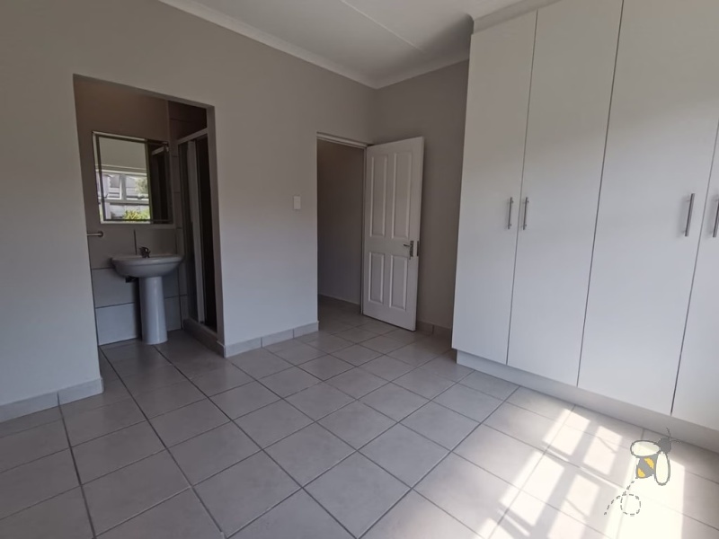 Island View Mossel Bay, Olive Ridge, 2 bedroom apartment for sale, first floor apartment, enclosed braai, lock-up garage, pet friendly, fibre ready, investment property.