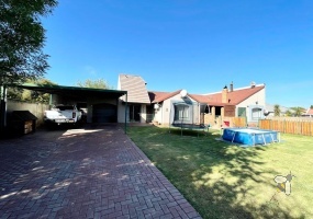 Secunda, 3 bedroom house for sale, 1 bedroom flat, separate entrance, dual living, rental income, built-in braai, granite tops, JoJo tank, generator switch, family home.