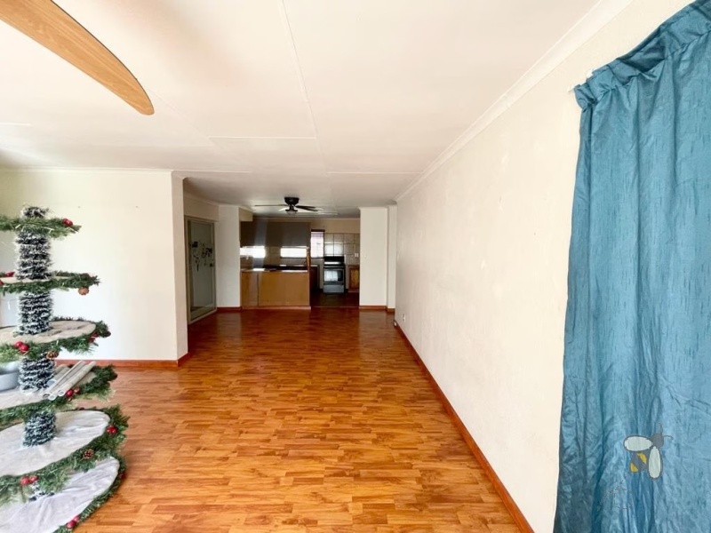 Secunda, 3 bedroom house for sale, 1 bedroom flat, separate entrance, dual living, rental income, built-in braai, granite tops, JoJo tank, generator switch, family home.