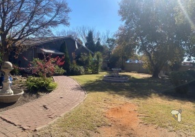 Secunda, 4 bedroom house for sale, spacious yard, open plan living, natural light, chef\'s kitchen, breakfast bar, en-suite bathroom, family home, comfortable living.