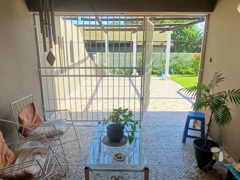 Kosmos Park, 4 bedroom house for sale, inviting home, open-plan living, custom en-suite, two lounges, outside room, income potential, two garages, spacious kitchen.