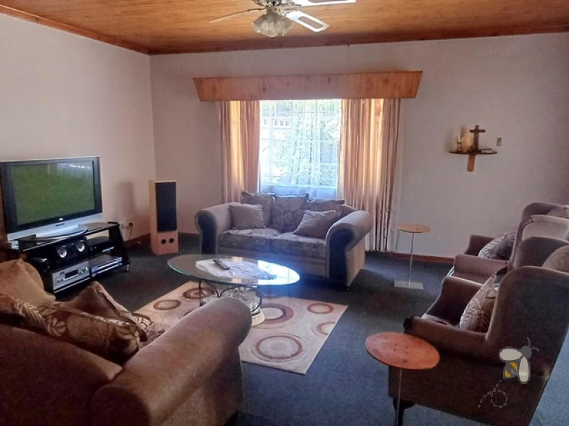 Kosmos Park, 4 bedroom house for sale, inviting home, open-plan living, custom en-suite, two lounges, outside room, income potential, two garages, spacious kitchen.