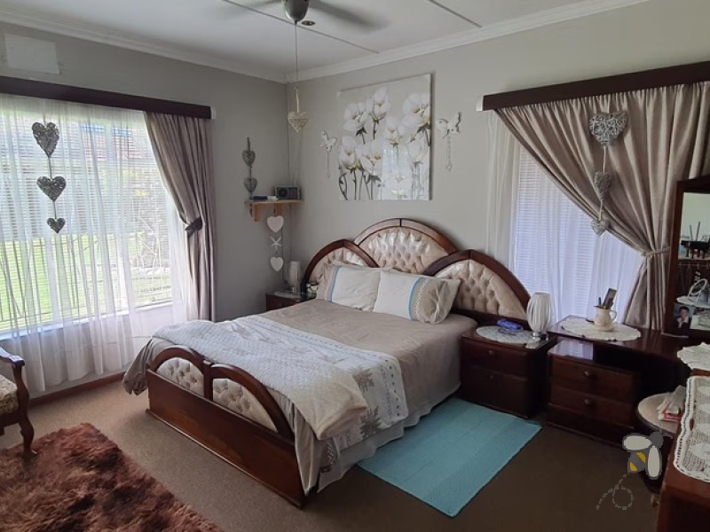 Standerton Central, luxurious home for sale, 4 bedroom house, Jacuzzi bath, open-plan living, built-in braai, 3 garages, 3 carports, income potential, water tank, well-maintained.