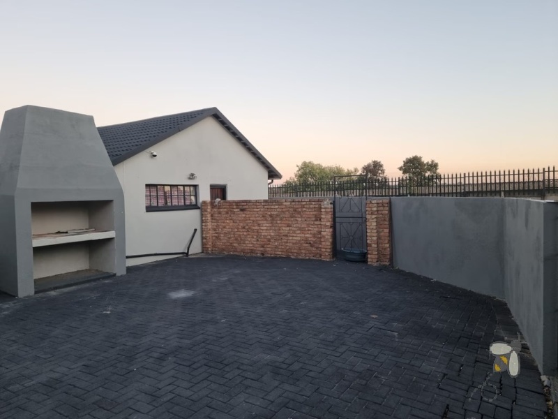 Secunda, modern home for sale, 4 bedroom house, large stand, walk-in closet, flatlet, rental income, inverter system, water tank, four carports, appliances included.