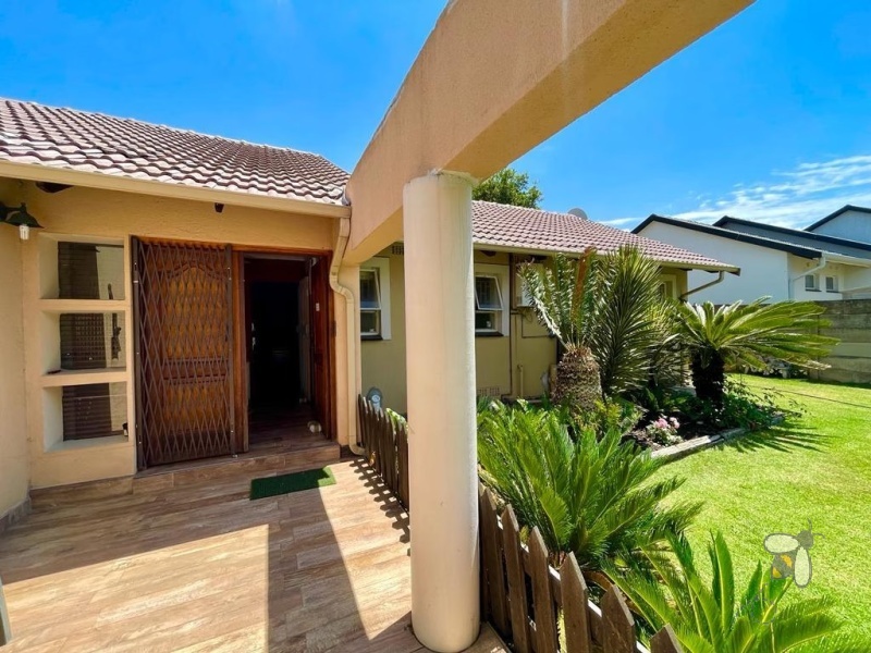 Secunda, 3 bedroom house for sale, centrally located, indoor entertainment, built-in braai, Rhodesian teak bar, granite tops, gas hob, double garage, wendy house, well maintained.