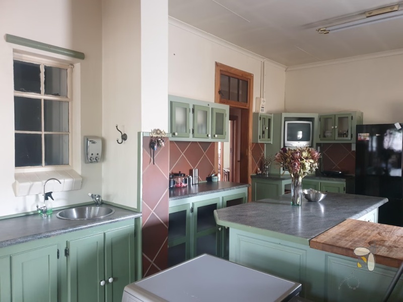 Secunda, 3 bedroom house for sale, centrally located, indoor entertainment, built-in braai, Rhodesian teak bar, granite tops, gas hob, double garage, wendy house, well maintained.