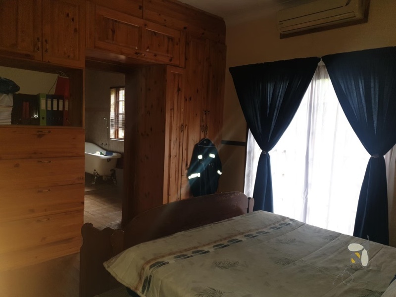 Secunda, 3 bedroom house for sale, centrally located, indoor entertainment, built-in braai, Rhodesian teak bar, granite tops, gas hob, double garage, wendy house, well maintained.