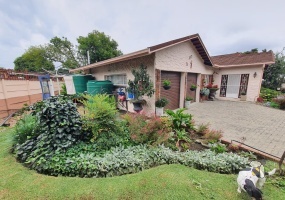 Meyerville, 4 bedroom house for sale, kiaat wood, water tanks, water purification, workshop, spacious home, entertainment area, quiet area, caravan carport.