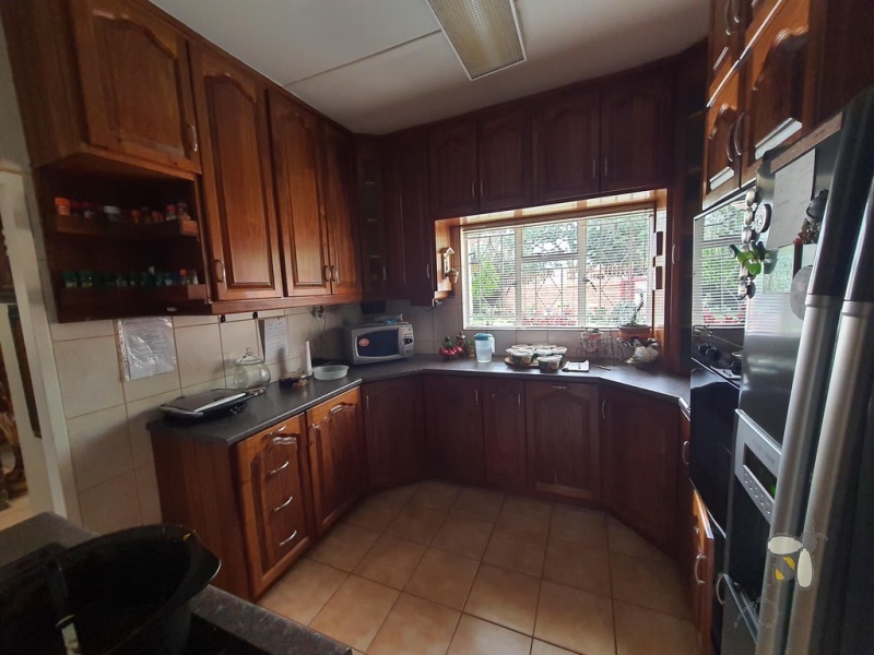 Meyerville, 4 bedroom house for sale, kiaat wood, water tanks, water purification, workshop, spacious home, entertainment area, quiet area, caravan carport.