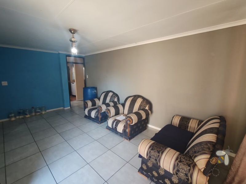 Secunda, 6 bedroom house for sale, 4 bedroom house, 2 bedroom flatlet, multi-generational living, rental income, motorized gate, palisade fencing, pet-friendly, close to mall.