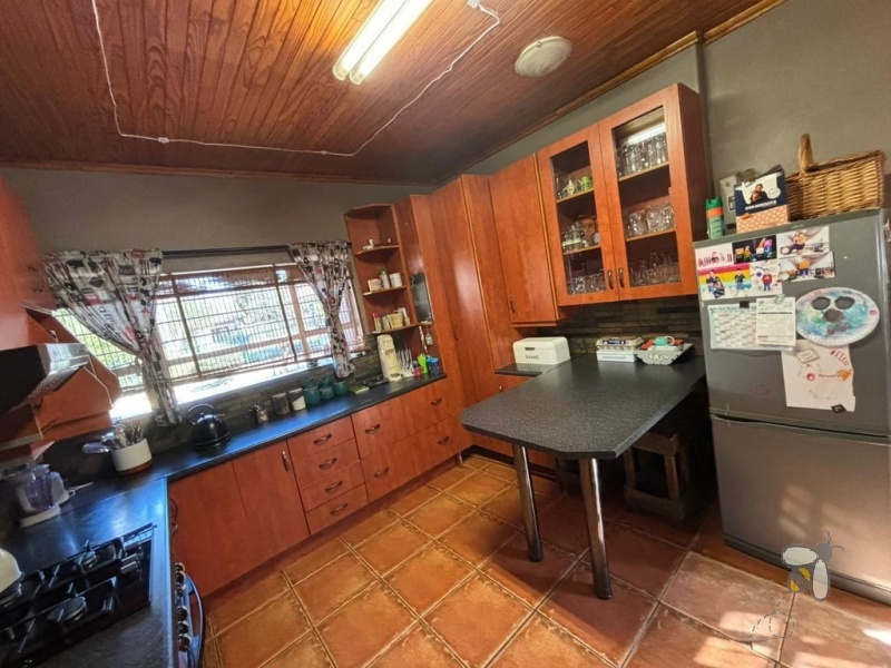 Standerton Central, 3 bedroom home for sale, braai room, indoor entertainment, dual braai areas, open-plan living, dream retreat, spacious lounge, modern living.