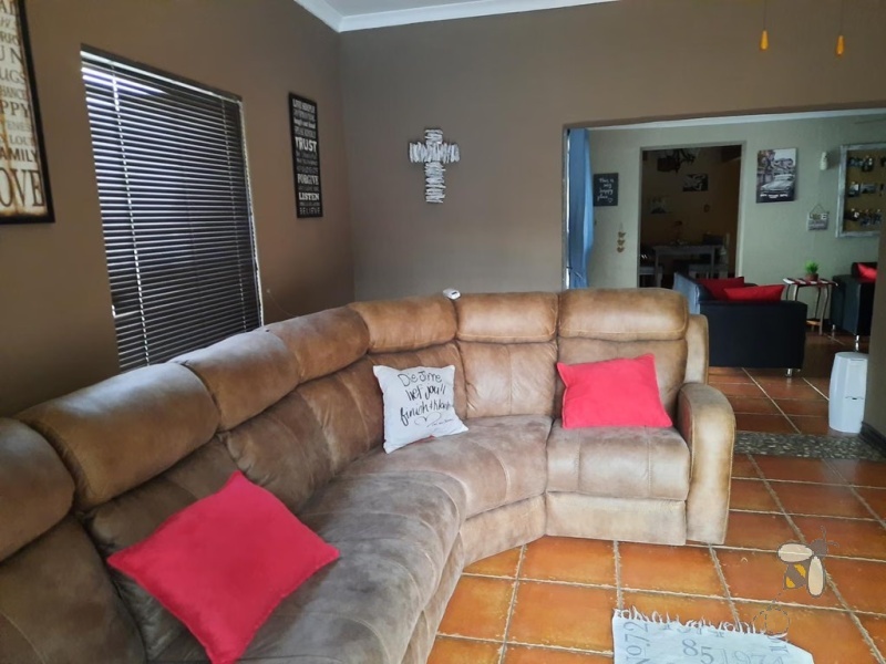 Standerton Central, 3 bedroom home for sale, braai room, indoor entertainment, dual braai areas, open-plan living, dream retreat, spacious lounge, modern living.
