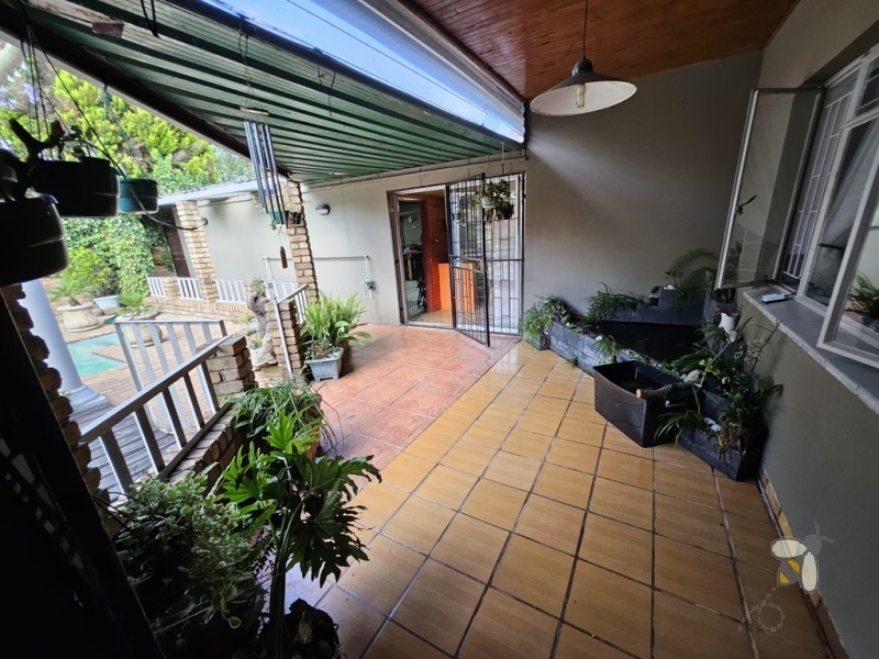 Meyerville, 4 bedroom house for sale, dream home, man cave, swimming pool, gas hob, diesel generator, water tanks, water backup, double garage, modern kitchen.