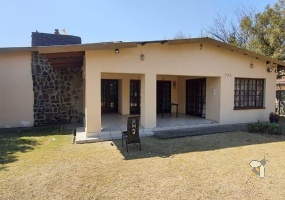Standerton Central, investment property, 3 bedroom house, two flatlets, rental income, close to hospital, double garage, spacious kitchen, wood cupboards, guest bathrooms.