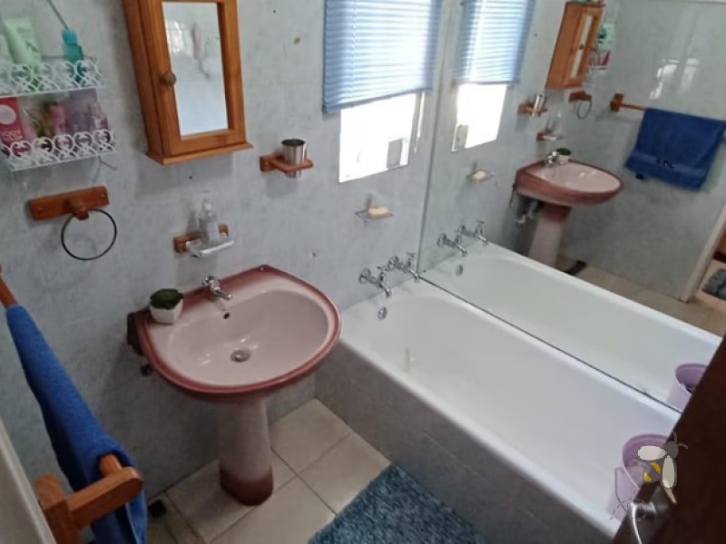 Secunda, 4 bedroom house for sale, swimming pool, built-in braai, four carports, gas hob, electric hob, study room, domestic accommodation, bachelor flat, excellent security.