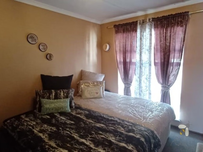 Secunda, 4 bedroom house for sale, swimming pool, built-in braai, four carports, gas hob, electric hob, study room, domestic accommodation, bachelor flat, excellent security.