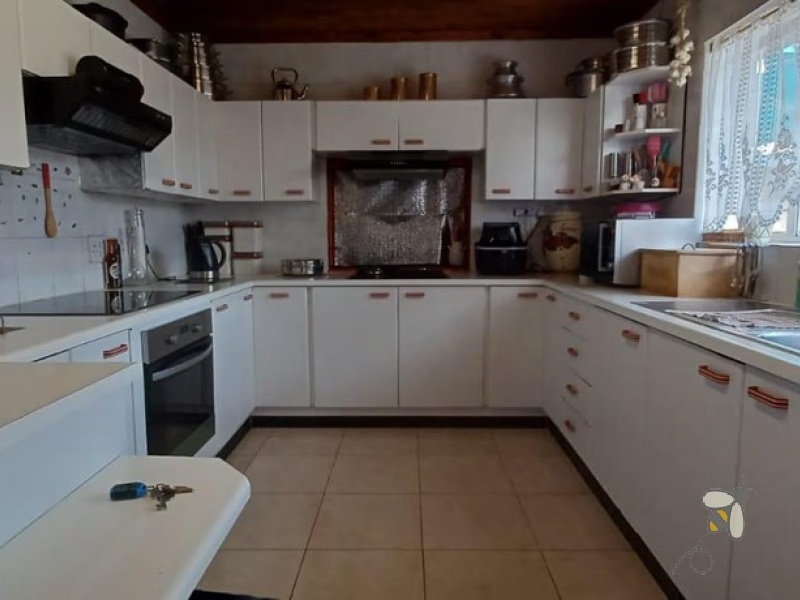 Secunda, 4 bedroom house for sale, swimming pool, built-in braai, four carports, gas hob, electric hob, study room, domestic accommodation, bachelor flat, excellent security.