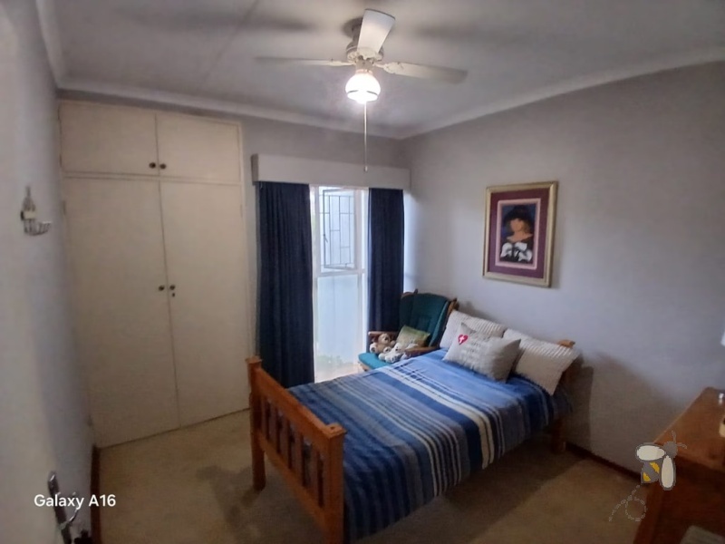 Vaalpark, Sasolburg, 3 bedroom house for sale, borehole, swimming pool, safety net, study room, home office, double garage, alarm system, CCTV cameras, pre-paid electricity.