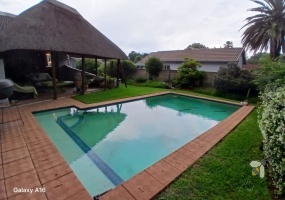 Vaalpark, Sasolburg, 3 bedroom house for sale, borehole, swimming pool, safety net, study room, home office, double garage, alarm system, CCTV cameras, pre-paid electricity.