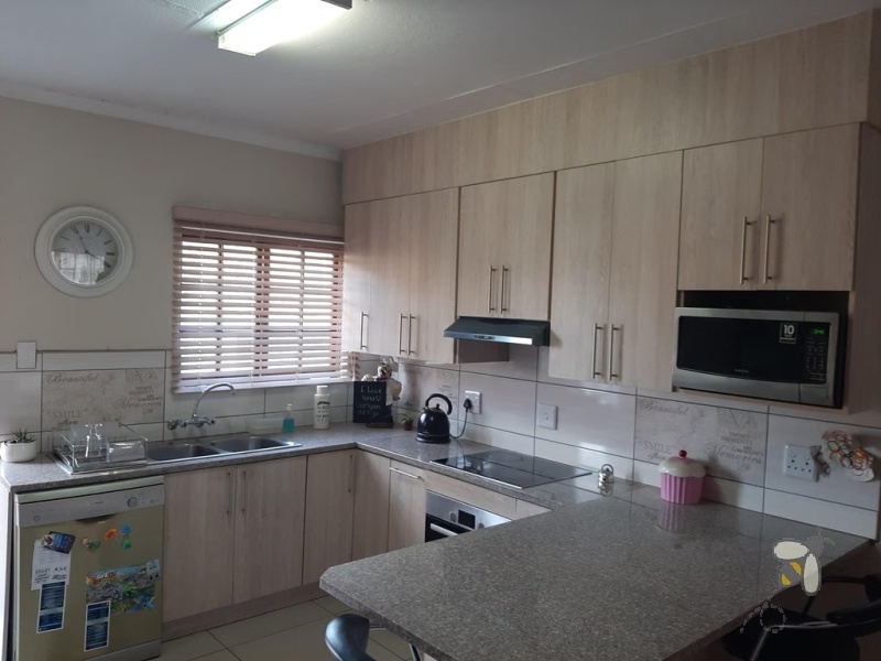 Secunda, 5 bedroom house for sale, luxurious home, gourmet kitchen, open plan living, study room, work from home, single garage, peaceful, safe.