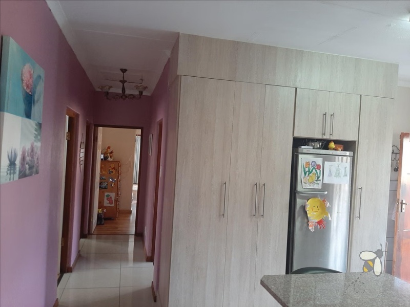 Secunda, 5 bedroom house for sale, luxurious home, gourmet kitchen, open plan living, study room, work from home, single garage, peaceful, safe.