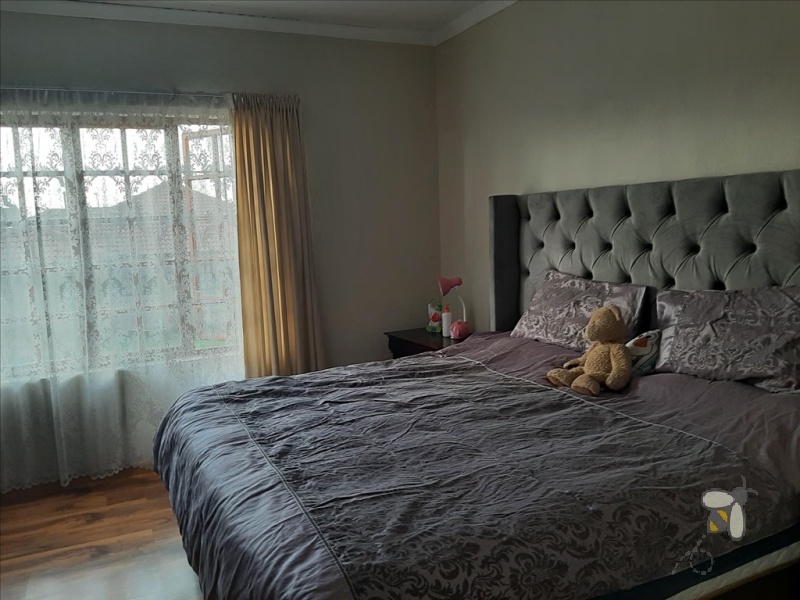 Secunda, 5 bedroom house for sale, luxurious home, gourmet kitchen, open plan living, study room, work from home, single garage, peaceful, safe.