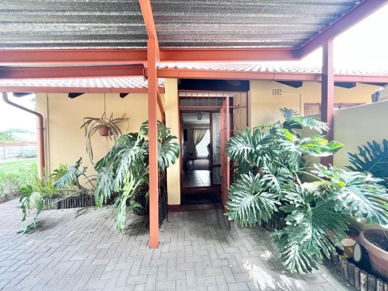 Secunda, 3 bedroom house for sale, JoJo tank, water backup, garage, spacious living, separate dining room, outside room, desirable neighbourhood.