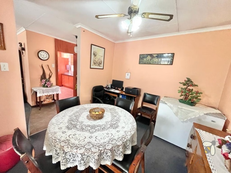 Secunda, 3 bedroom house for sale, JoJo tank, water backup, garage, spacious living, separate dining room, outside room, desirable neighbourhood.