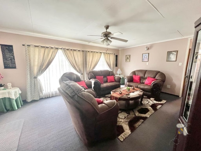 Secunda, 3 bedroom house for sale, JoJo tank, water backup, garage, spacious living, separate dining room, outside room, desirable neighbourhood.