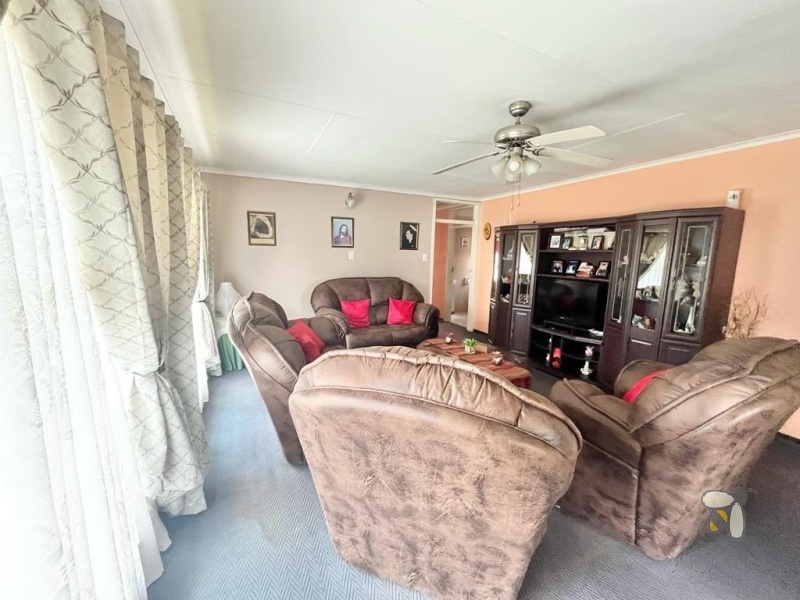 Secunda, 3 bedroom house for sale, JoJo tank, water backup, garage, spacious living, separate dining room, outside room, desirable neighbourhood.